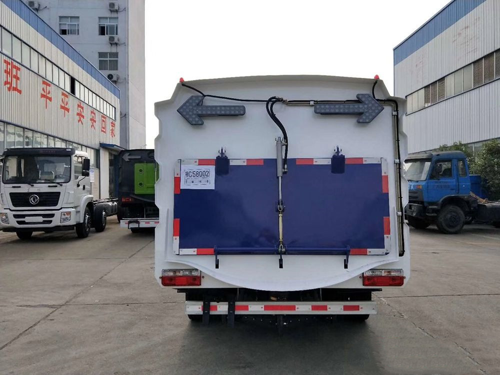 國(guó)六5方塵箱 4方水箱東風(fēng)凱普特掃路車(chē)