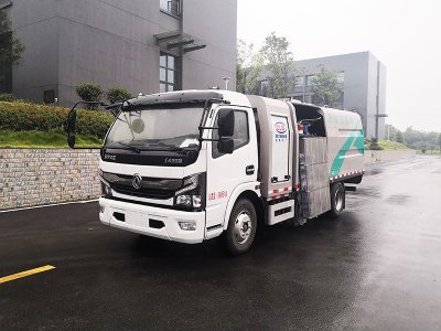 4方東風(fēng)純電動(dòng)護(hù)欄清洗車(chē)CL5090GQXBEV